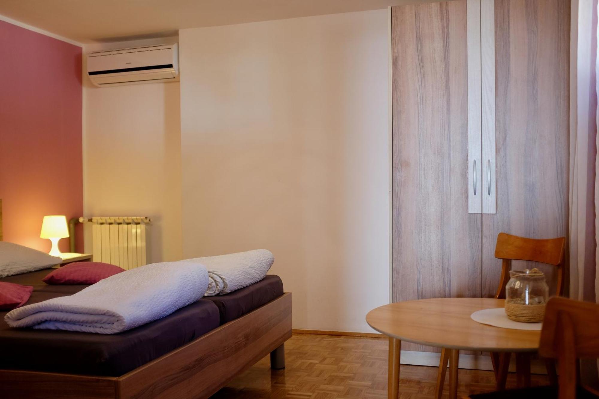 Apartments Villa Agatha Sveti Filip i Jakov Kamer foto
