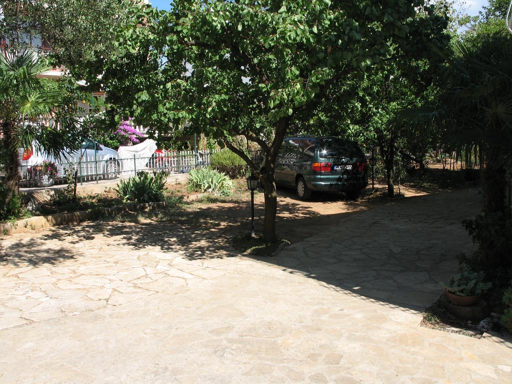 Apartments Villa Agatha Sveti Filip i Jakov Buitenkant foto
